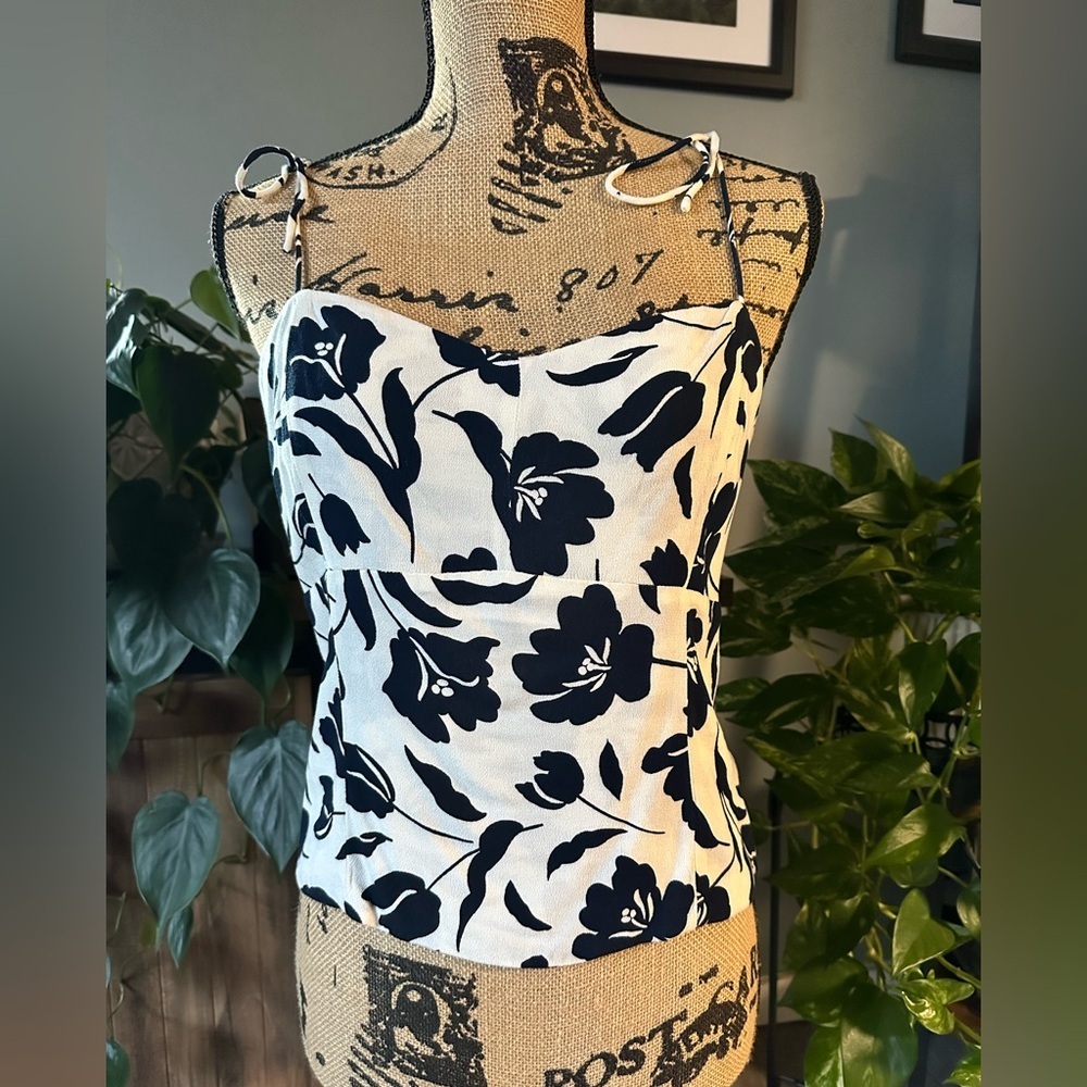 Old Navy white/navy floral tank top, NWT - Picture 1 of 4